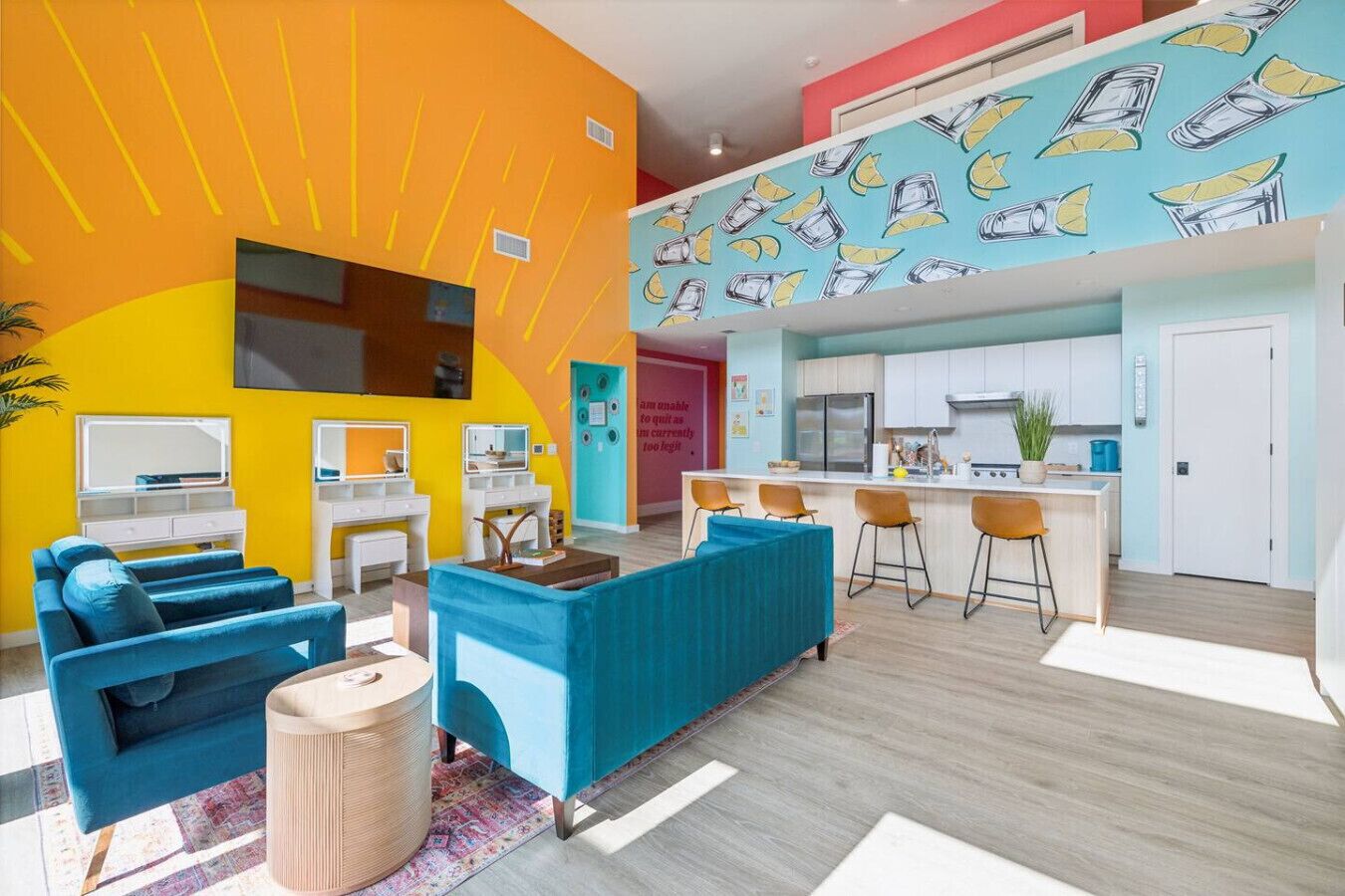 Smart TV, mesa de ping pong, libros