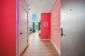 Interior - Tequila Sunrise- Walk To Broadway, Pool&Gym (Nashville)