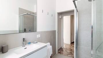 Een douche, een haardroger, een bidet