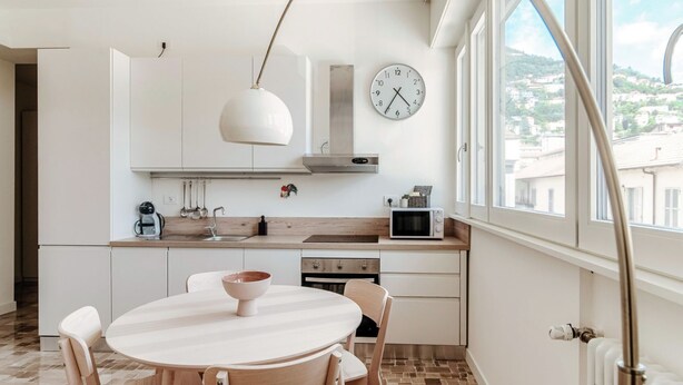 Coffee/tea maker, fridge, microwave, oven - Near the centre of Como (Ria Apartment) (Como)