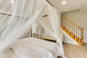 3 bedrooms, iron/ironing board, WiFi, bed sheets
