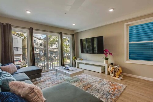 Modern City Getaway Near Downtown Newark & NYC