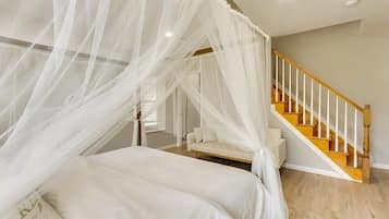 3 bedrooms, iron/ironing board, internet, bed sheets