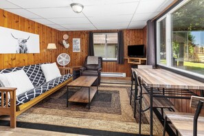 Standard Cabin, Patio | 1 bilik tidur, ruang kerja komputer riba, Wi-fi percuma 