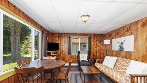 Living area - Chippewa Bluffs Resort (Chippewa Lake)