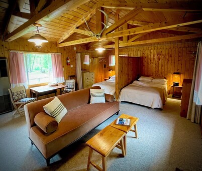 Vintage TATA River Cabin: Shavano Cabin