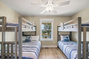 4 soverom, wi-fi (inkludert) og sengetøy