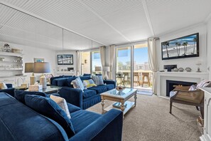 スマートテレビ、暖炉、テーブルサッカー台、卓球台