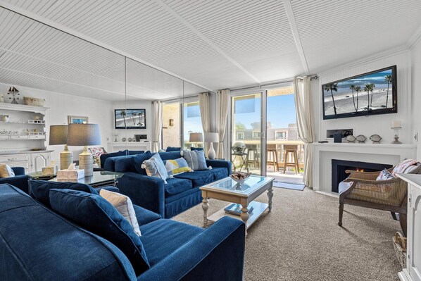 Smart TV, chimenea, futbolito, mesa de ping pong