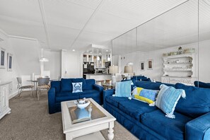 スマートテレビ、暖炉、テーブルサッカー台、卓球台