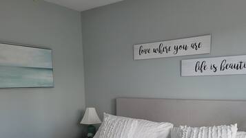 4 bedrooms, iron/ironing board, WiFi, bed sheets