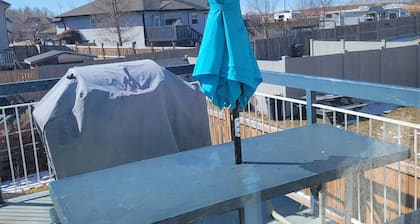 Hot-Tub Family & Friends Retreat
5-Bed 2-bath with Games room.