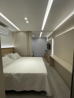 舒適開放式客房, 1 張加大雙人床和 1 張沙發床, 海景 | 免費無線上網