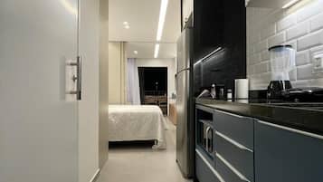 Estúdio conforto, 1 cama Queen e sofá-cama, vista para o mar | Cozinha privada | Liquidificador