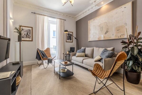 TV - Colorada - 3 bedrooms in Centro (Madrid)