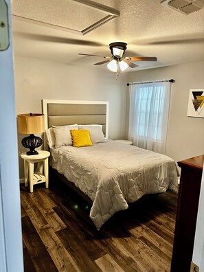 2 bedrooms, travel cot, free WiFi, bed sheets