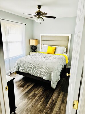 2 bedrooms, travel cot, free WiFi, bed sheets