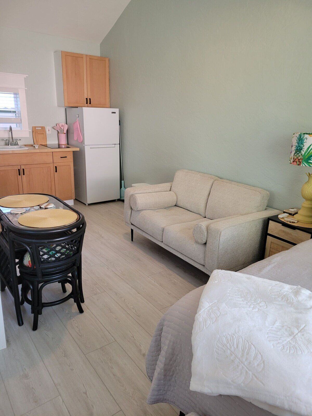 Stylish Studio Steps from Beach & Flagler Ave - Private Outdoor Space, Pet-Friendly