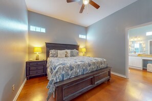 3 bedrooms, free WiFi, bed sheets - PB205 Shared Pool. Pet Friendly, Parking for 2 Vehicles (Port Aransas)