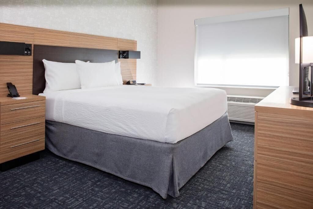 1 Bedroom King Suite Near Airport Lakes Park ORL
