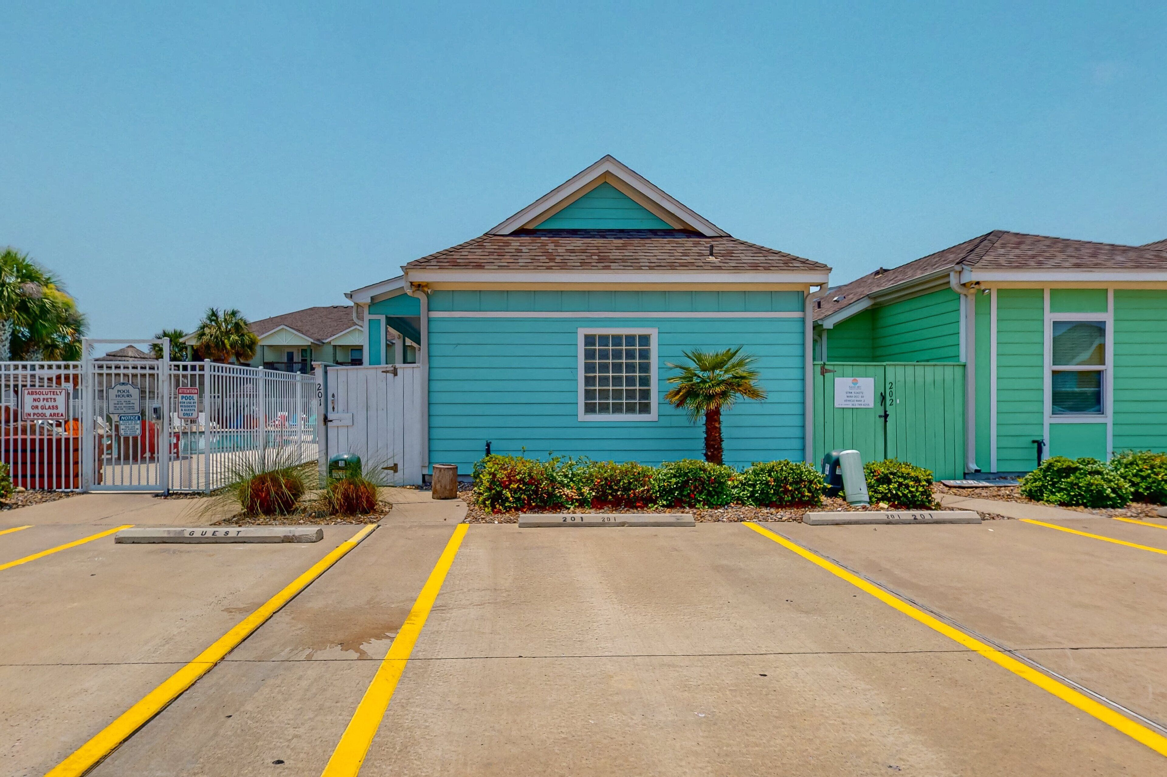 PB201: Hemingway House, 3BD, 3BA, Shared Pool, Beautiful Sunsets