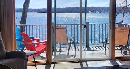 Lakefront Northwoods Retreat for Swimming, Fishing & Relaxing at The Bird House!