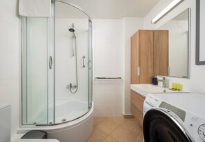 Shower, hair dryer, towels