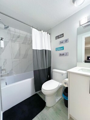 Hair dryer, towels, soap, shampoo - Guest Suite in SouthWest Edmonton (Edmonton)
