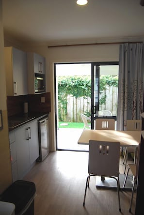 Standard Studio, Non Smoking | In-room dining