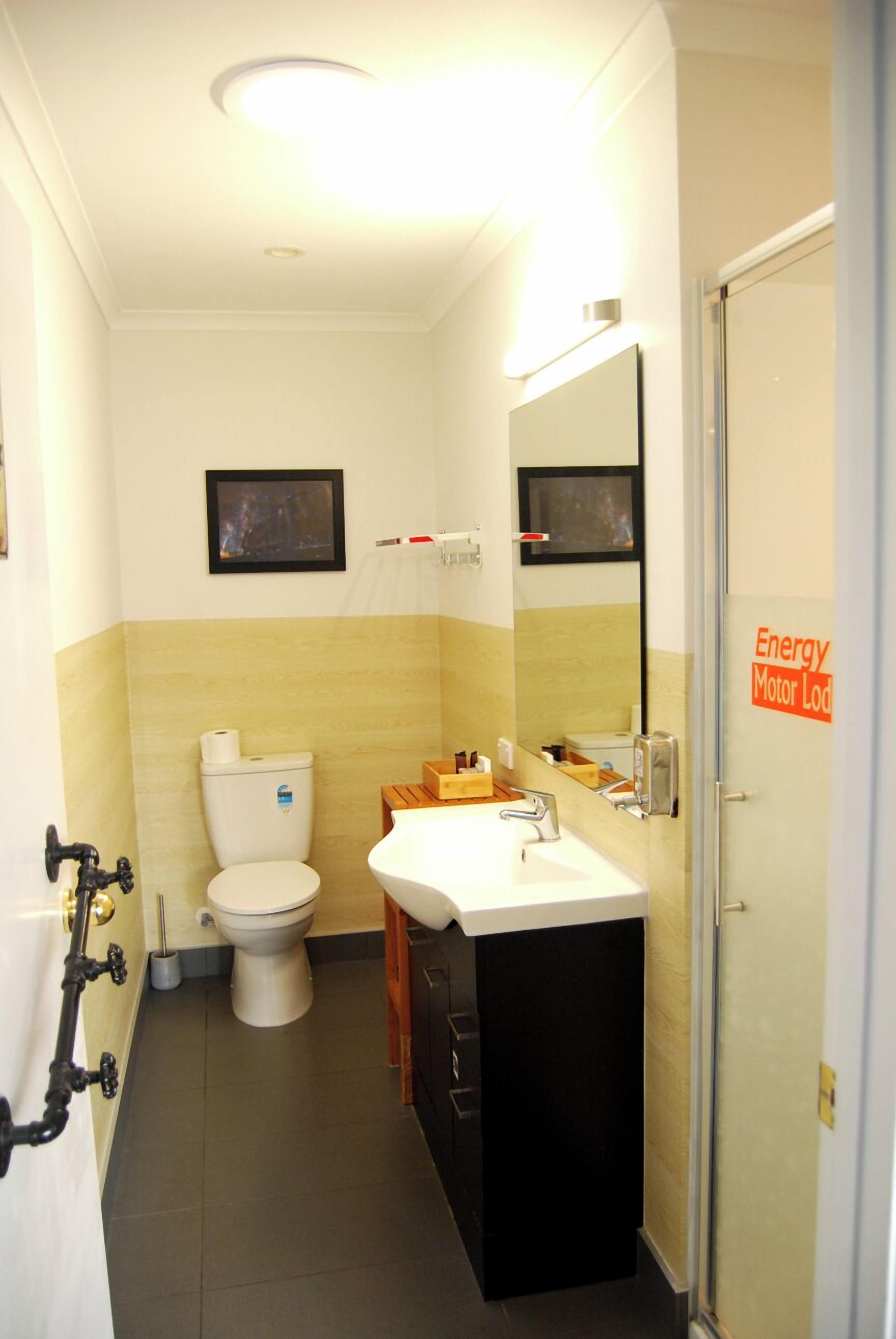 Estudio estándar, para no fumadores | Baño | Regadera, secadora de cabello, toallas 