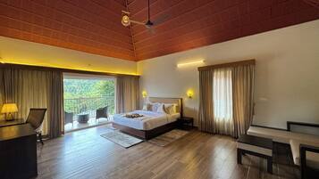 Heritage Superior | Premium bedding, desk, laptop workspace, free WiFi