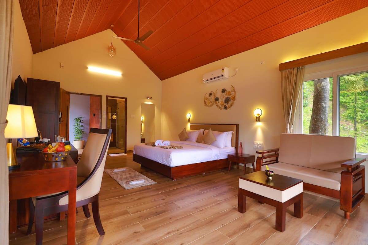 Deluxe kamer, uitzicht op heuvels | Luxe beddengoed, een bureau, een laptopwerkplek, gratis wifi
