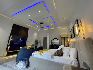 Premium Studio, City View | Free WiFi