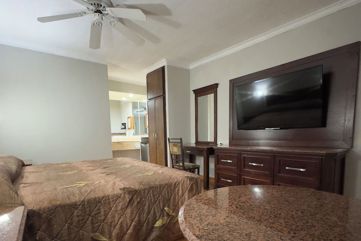 Standard Single Room | Desk, laptop workspace, free WiFi, bed sheets