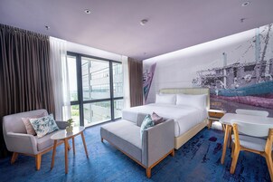 尊贵客房, 1 张特大床 | 湖景