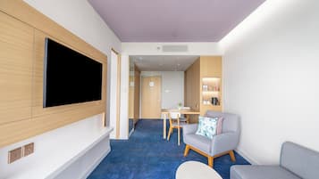 Junior Suite, 1 King Bed, Lake View | In-room safe, blackout drapes, iron/ironing board, free WiFi