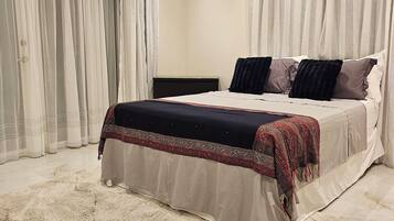 2 bedrooms, in-room safe, iron/ironing board, free WiFi