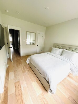 3 bedrooms, desk, iron/ironing board, WiFi