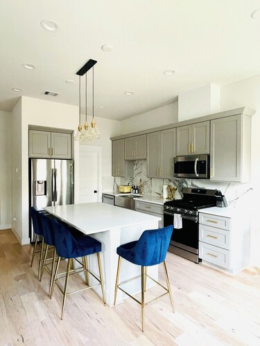 New modern 3bd & 2.5 bath near everything!!! Downtown, Galleria, NRG stadium!
