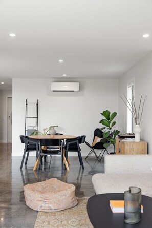 Interior - Raglan Home
Spa Pool | Winter Escape (Raglan)