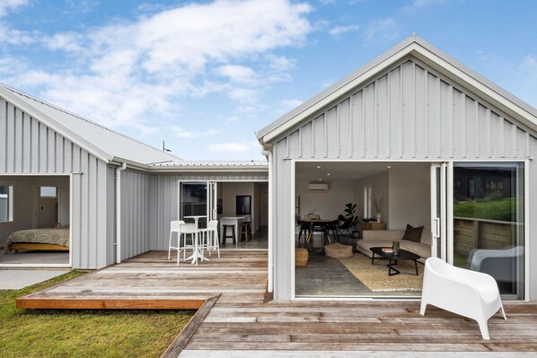 Outdoor dining - Raglan Home
Spa Pool | Winter Escape (Raglan)