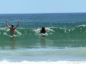 Espreguiçadeiras, toalhas de praia