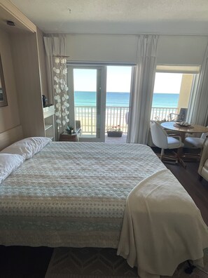 1 bedroom, iron/ironing board, free WiFi, bed sheets - Oceanfront Condo-Great Views! (Hampton)