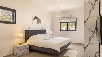 3 bedrooms, iron/ironing board, WiFi (free)