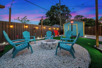 NEW - 8 Minutes to the beach - Heated Pool, Golf, Just totally renovated