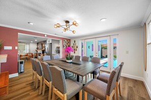 Dining - NEW - 8 Minutes to the beach - Heated Pool, Golf, Just totally renovated (Seminole)