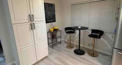 Room-4-Rent. With Chef!