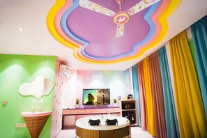 Luxury Room | Living area | 32-inch flat-screen TV with cable channels - Orsom Stay Delhi (New Delhi)