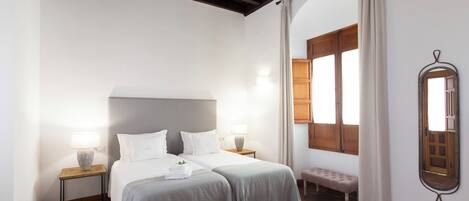 Fer et planche à repasser, lit parapluie, Wi-Fi gratuit, draps fournis