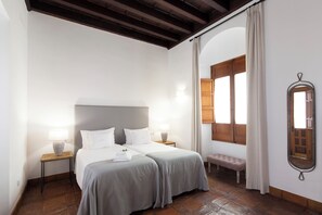 Iron/ironing board, travel cot, free WiFi, bed sheets - La Alcuza en La Casa del Aceite (Cordoba)